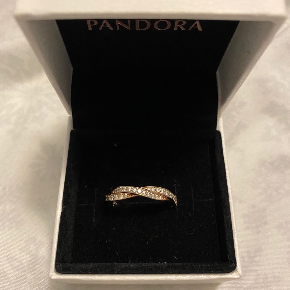 Pandora sparkling twisted lines ring rose gold